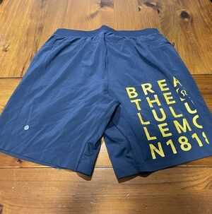 Lululemon Athletica Mens Navy Blue Yellow Graphic Logo Breathe Lined Shorts Sz L